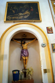 В церкви Сан Рок в Пуэбле распятие в нише