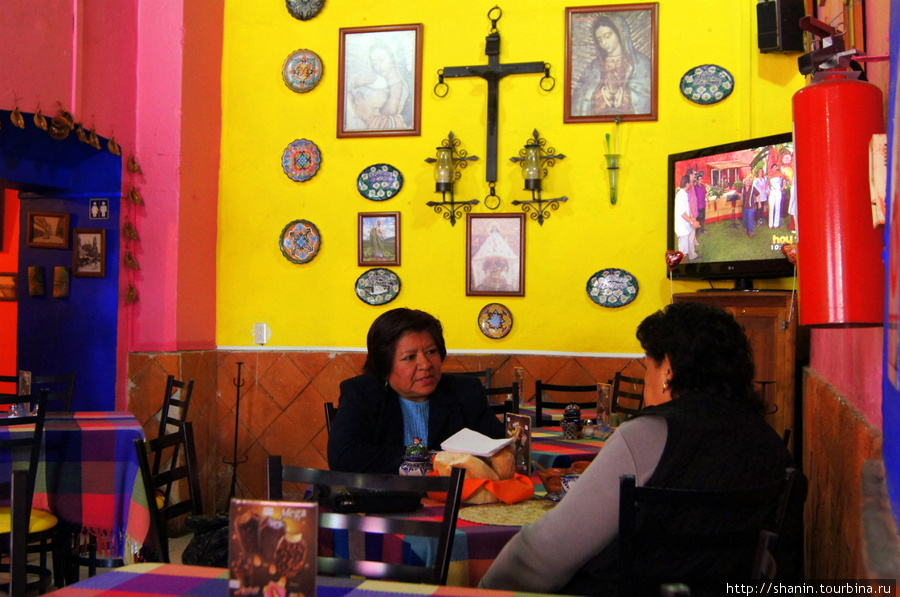 В ресторане под распятием Пуэбла, Мексика