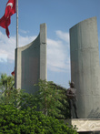 И уже современный памятник партизанам времён Ататюрка Кемаля Мустафы.