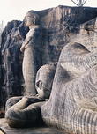 Комплекс каменных скульптур, вырезанных древними мастерами в Гал-Вихара (каменный храм) неподалеку от Полоннарувы.
