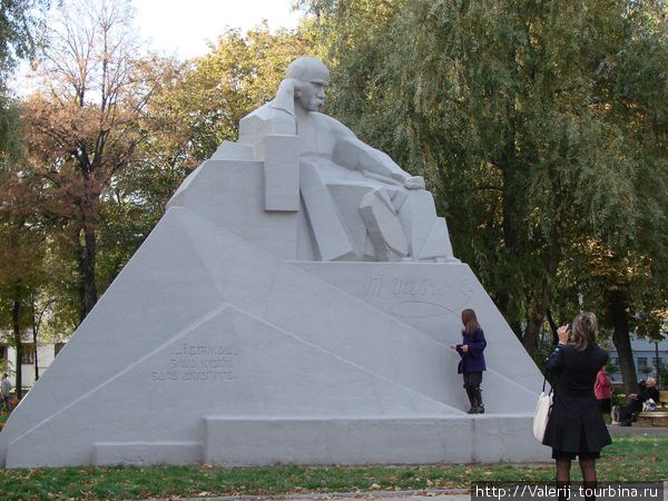 Памятник Т.Г.  Шевченко Полтава, Украина