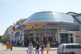 Казино в Беларуси не запрещены. Занимают одни из лучших зданий. Процветают. Выбор есть: или в кино, или напротив в казино.
