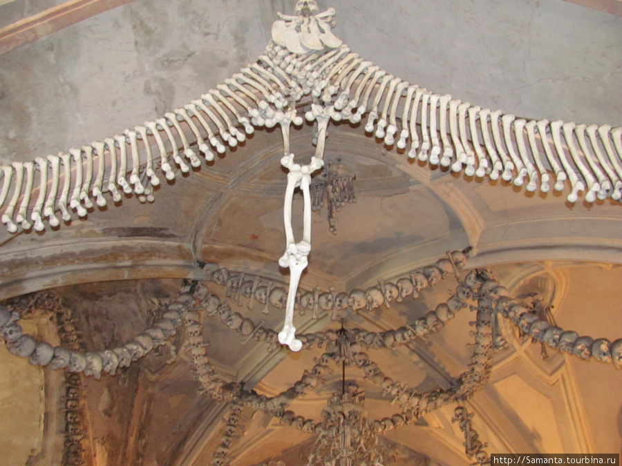 Костница - храм, где всё из человеческих костей Кутна-Гора, Чехия