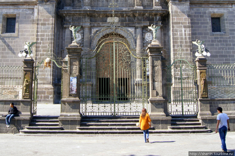 Кафедральный собор в Пуэбле Пуэбла, Мексика