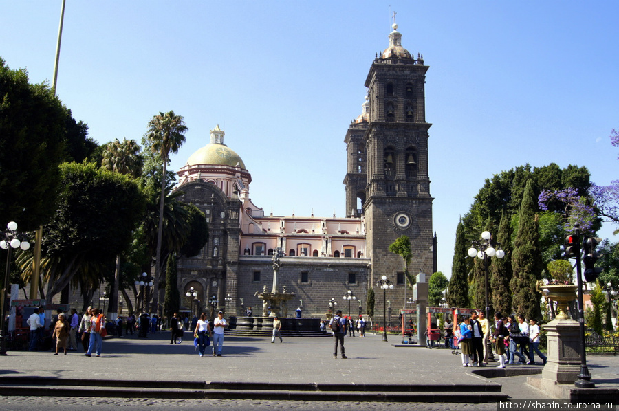 Кафедральный собор в Пуэбле Пуэбла, Мексика