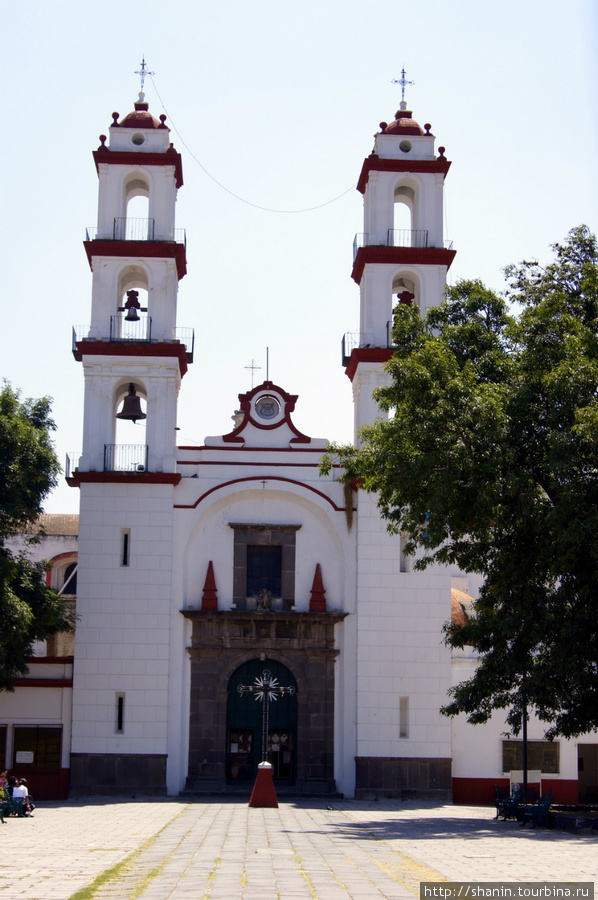 Церковь в католической школе Пуэбла, Мексика