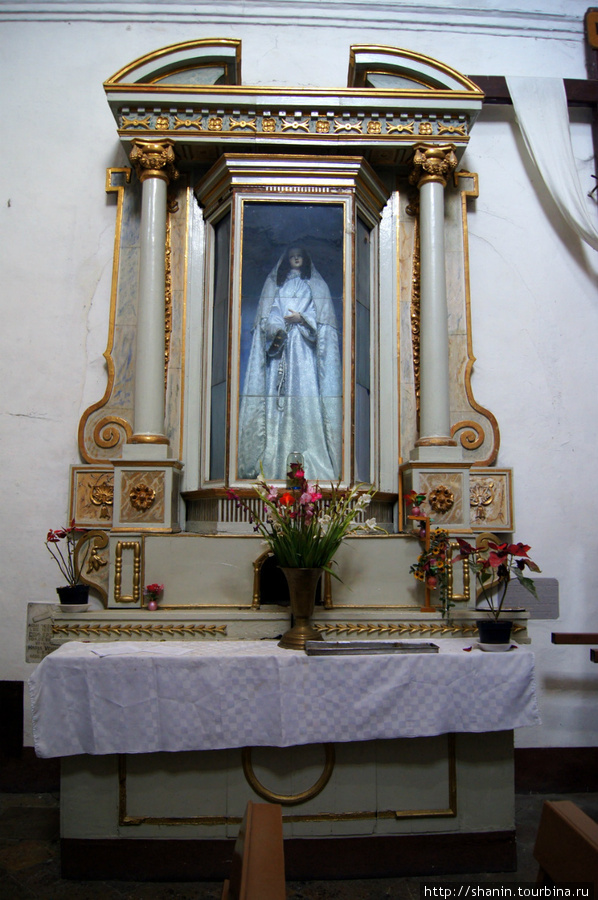 В церкви Пуэбла, Мексика