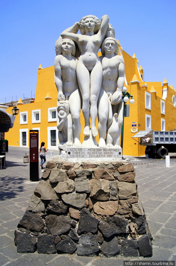 Скульптурная композиция на площади Пуэбла, Мексика