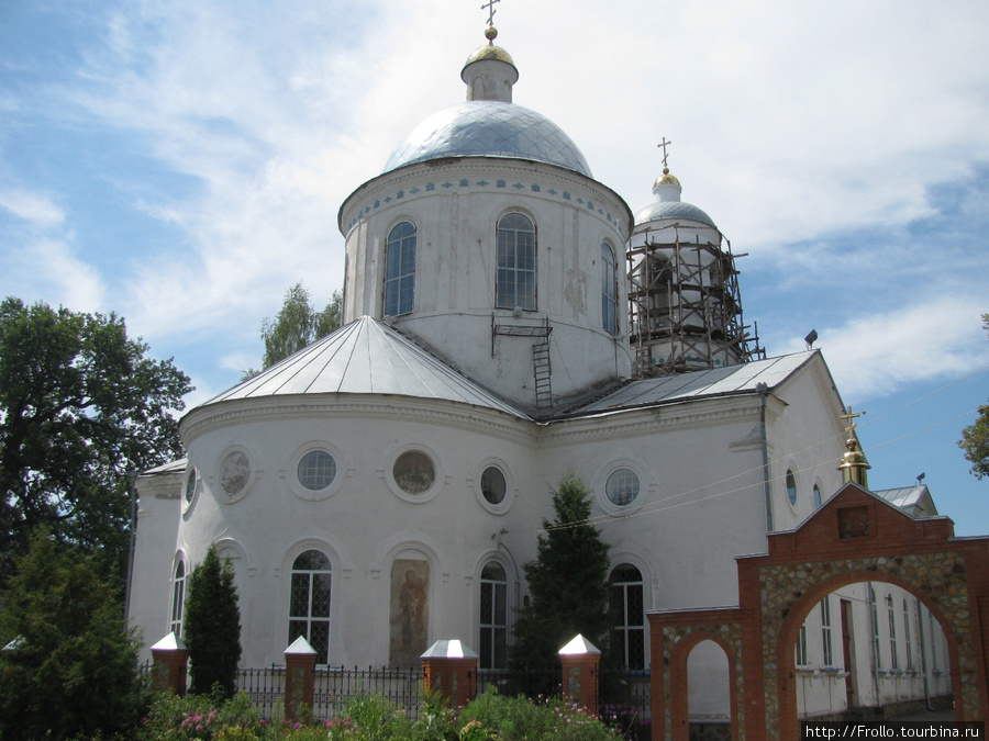 Церковь Троицы Живоначальной и Вознесения Господня Суджа, Россия