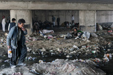 Еще в Кабуле очень много наркоманов. Они собираются под мостами, на помойках и в разрушенных войной зданиях. Героин употребляют прямо на улице, никому нет дела до этих людей. 5% населения Афганистана употребляет тяжелые наркотики. На фото одна из точек, здесь в любое время дня и ночи полно наркоманов. За последние 10 лет число наркоманов сильно выросло.