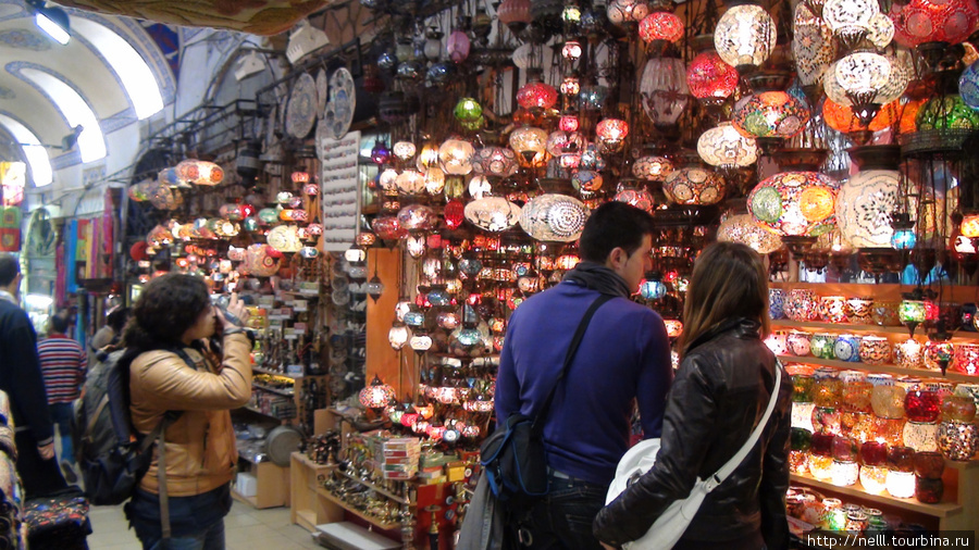 Лампы можно выбрать на Большом базаре. Стамбул, Турция