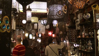 Необыкновенно стильные лампы, с металлическими элементами мы увидели на Большом базаре.