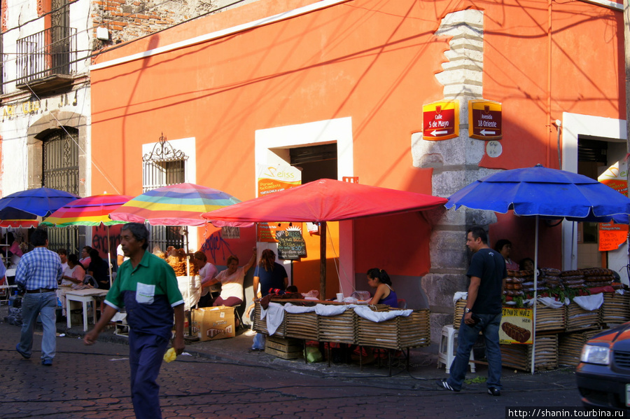 На улице 5 мая в Пуэбле Пуэбла, Мексика