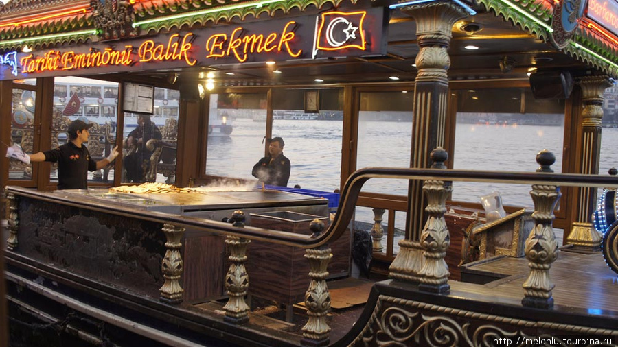 Balik Ekmek — рыбный бургер Стамбул, Турция