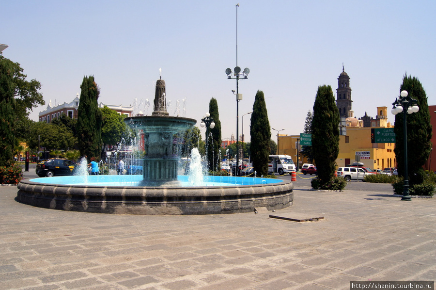 Фонтан на площади Пуэбла, Мексика
