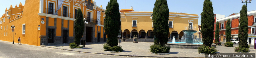 Площадь перед театром Пуэбла, Мексика