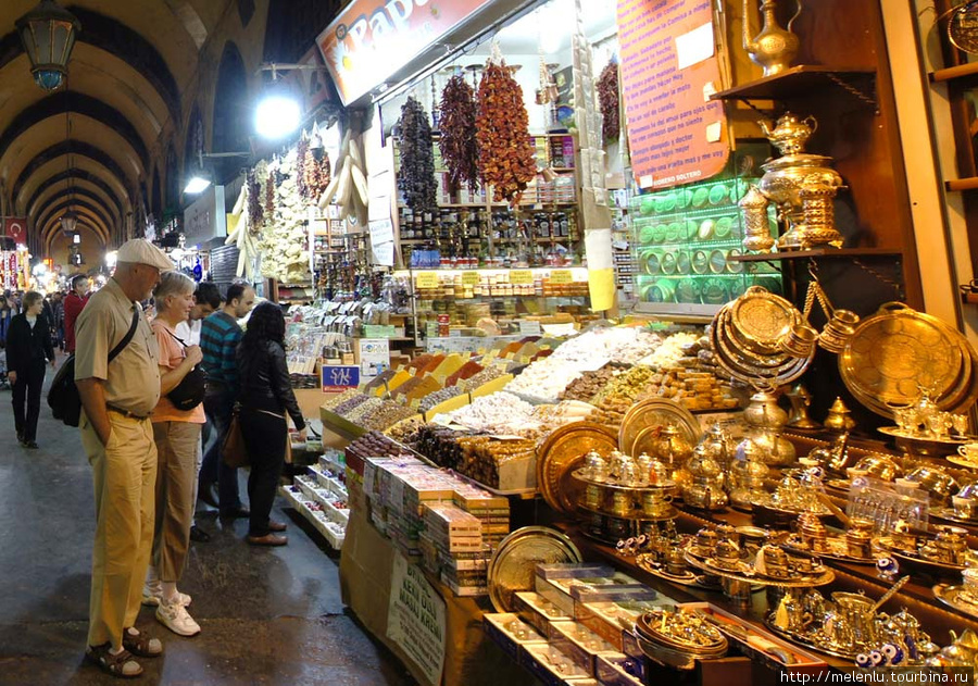 Лампы Алладина на египетском рынке Стамбул, Турция