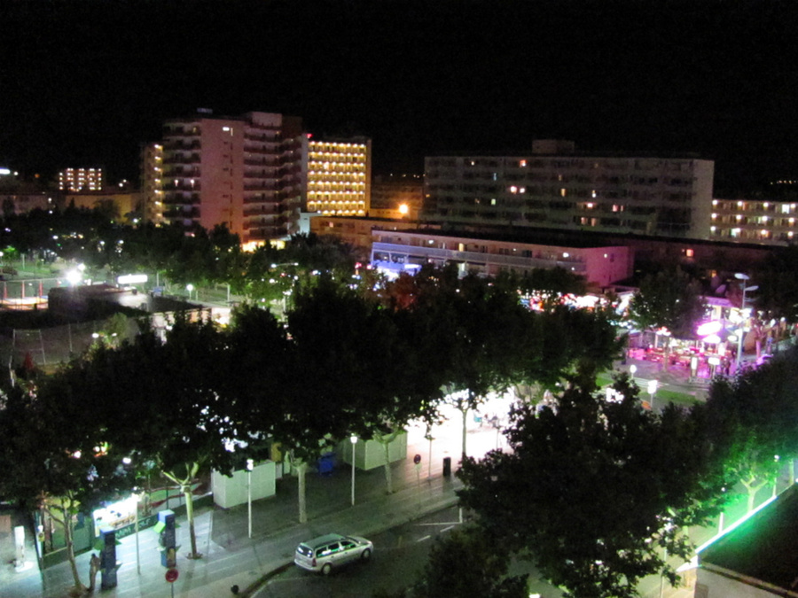 На Магалуф опускается ночь и город пускается во все тяжкие клубной жизни :) Остров Майорка, Испания