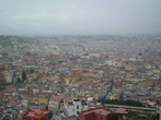 Вид на дождливый Неаполь сверху.