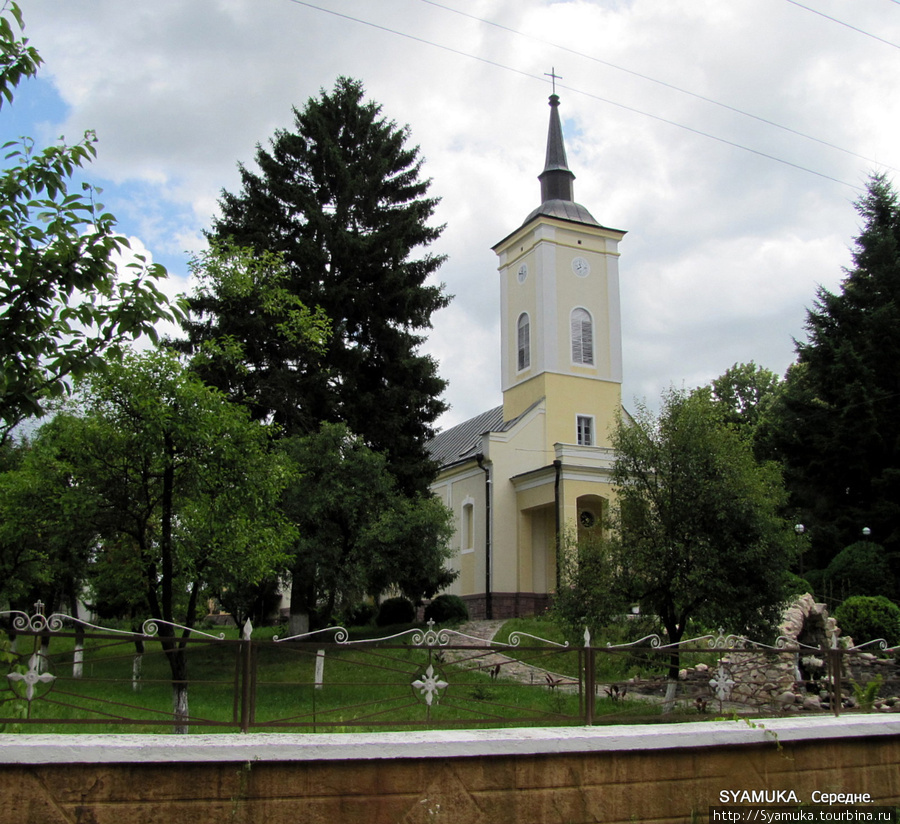 Католический костел. Середне, Украина