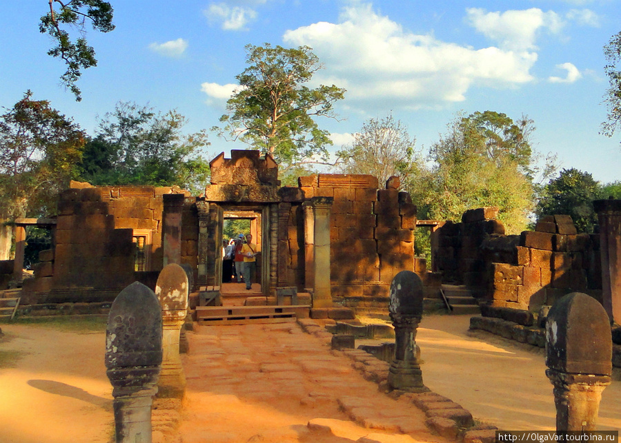 Храм Бантей Срэй: спасает ли его красота мир Провинция Сиемреап, Камбоджа