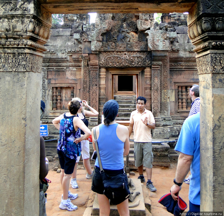 Я считаю, что посетители оживляют любую достопримечательность, поэтому стараюсь фотографировать не только голые камни Провинция Сиемреап, Камбоджа