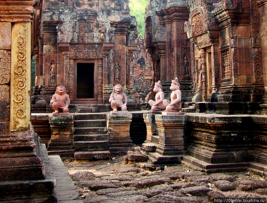 Эти скульптуры — уже копии Провинция Сиемреап, Камбоджа