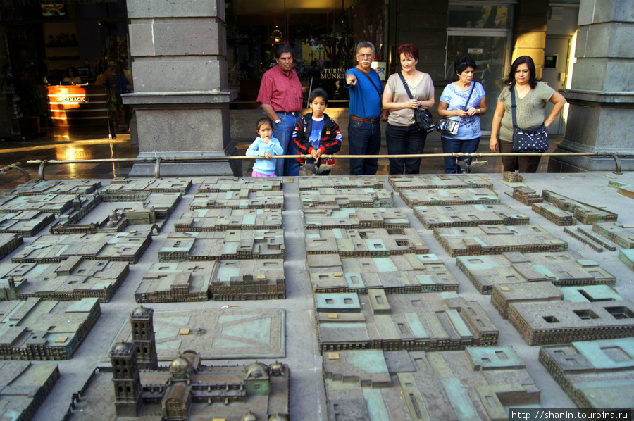 Макет Старого города на центральной площади Пуэблы Пуэбла, Мексика