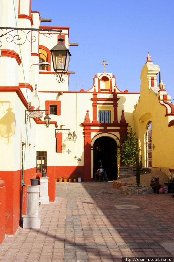 Церковь монастыря кармелиток в Пуэбле Пуэбла, Мексика