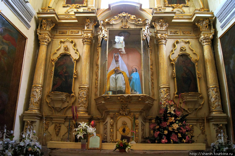 В церкви Сан Хосе в Пуэбле Пуэбла, Мексика
