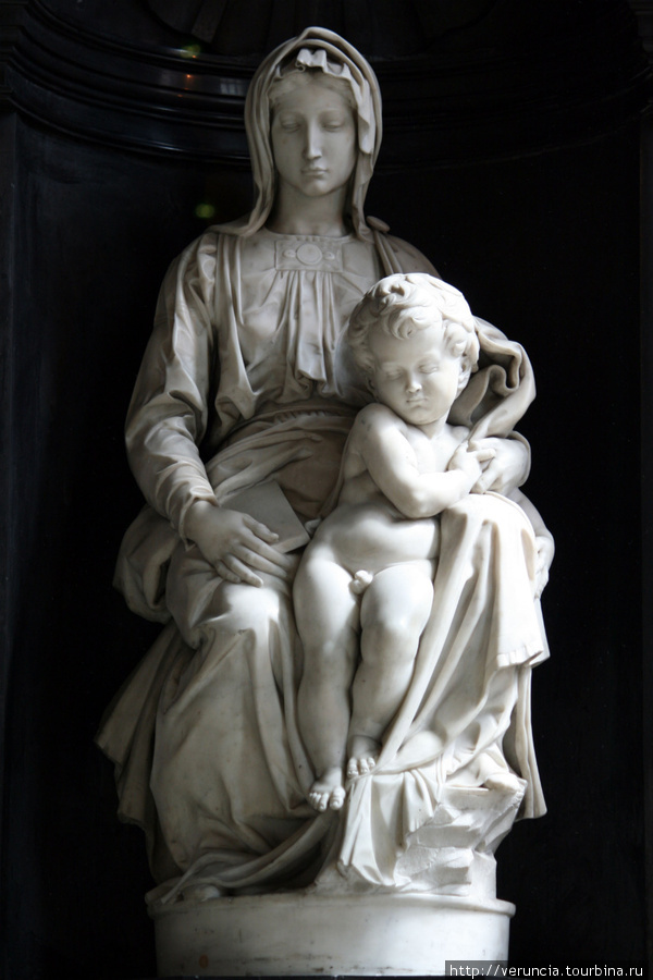 «Мадонна с младенцем» Брюгге, Бельгия