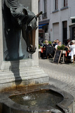 Памятник лошади на площади Валплейн