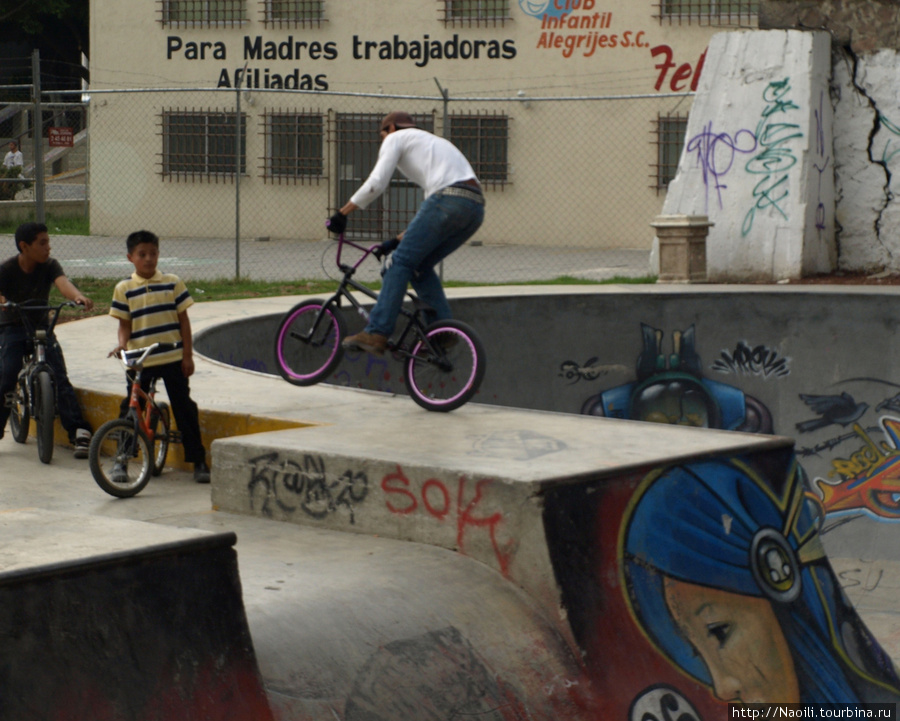 Уличные спортивные игры в Пуэбле Пуэбла, Мексика