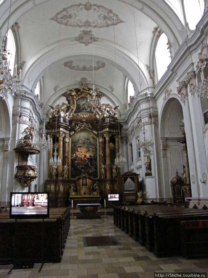 Внутри  Ursulinenkirche