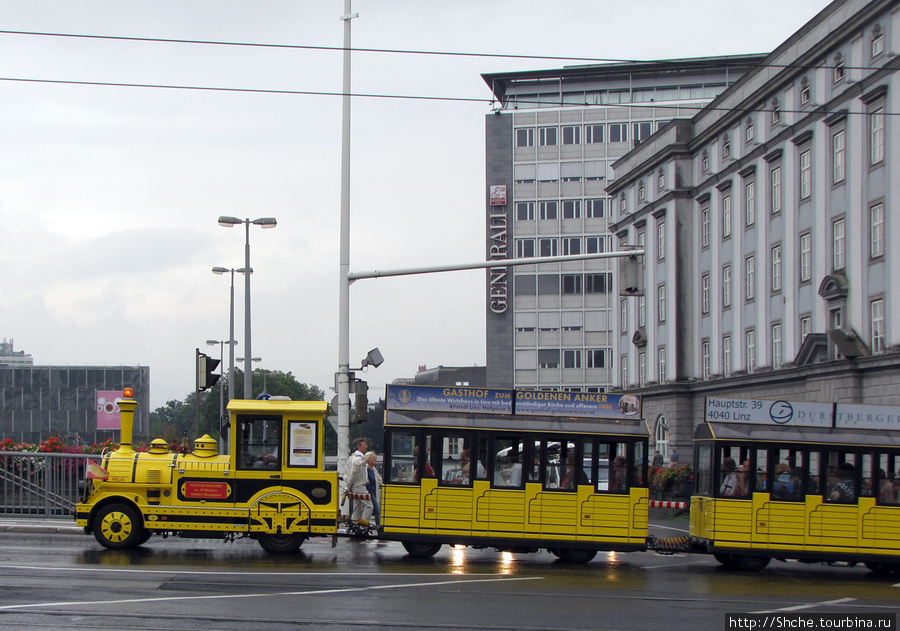 экскурсионный паровозик, двухэтажные автобусы Citytour замечены не были Линц, Австрия