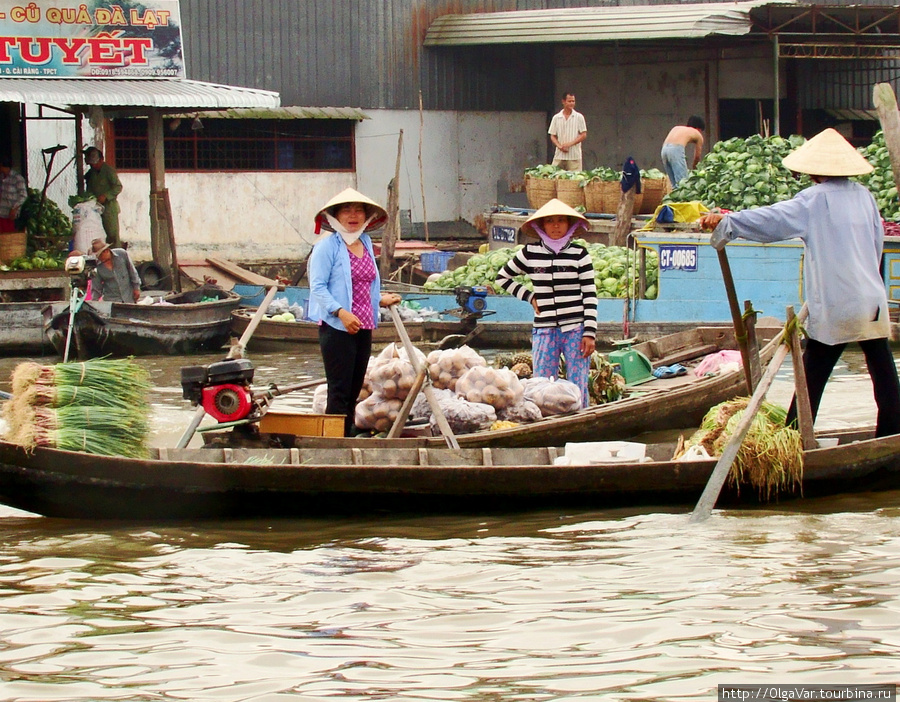 Сюда доставляют свою продукцию для дальнейшей перепродажи Кантхо, Вьетнам