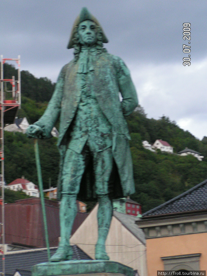 Памятник Людвигу Хольбергу Берген, Норвегия