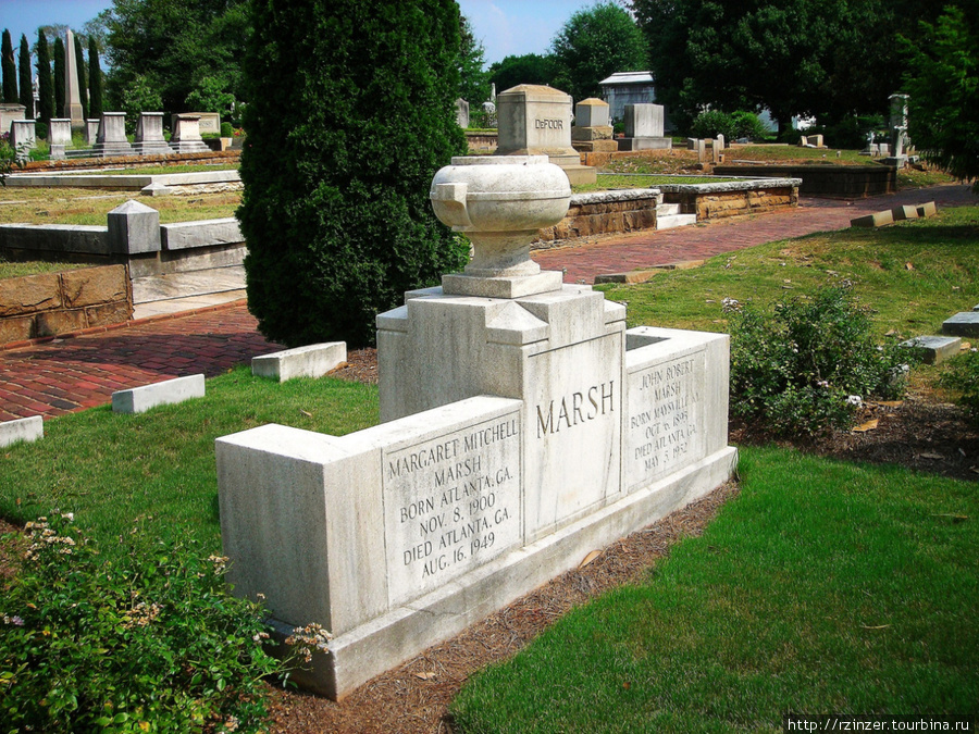 Автор Унесенных ветром Маргарет Митчелл. Atlanta Oakland Memorial Cemetery CША