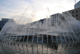 Площадь известна в первую очередь своим фонтаном