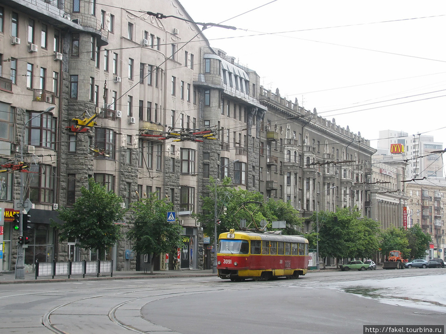 Вид на площадь Розы Люксембург со стороны площади Конституции Харьков, Украина