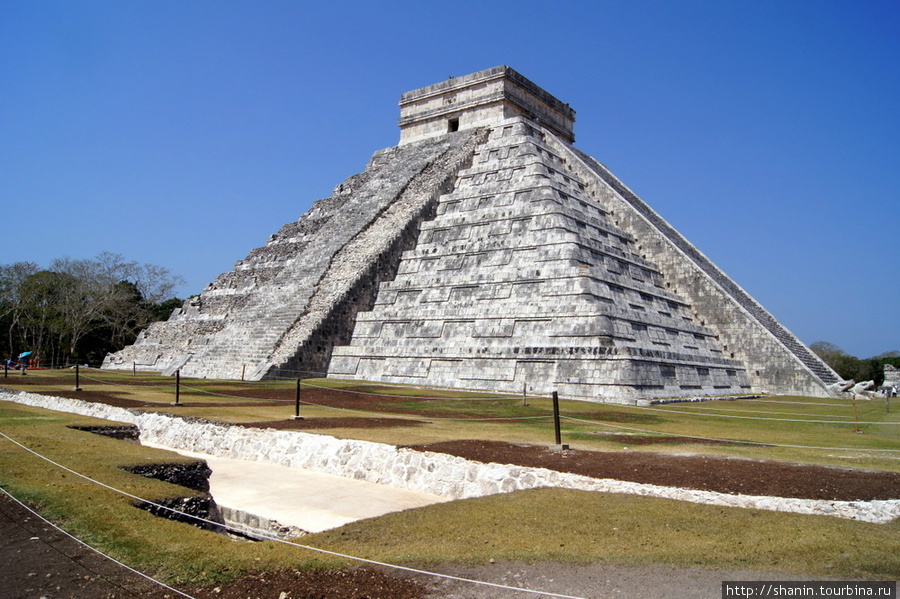 Пирамида Кукулькана Чичен-Ица город майя, Мексика