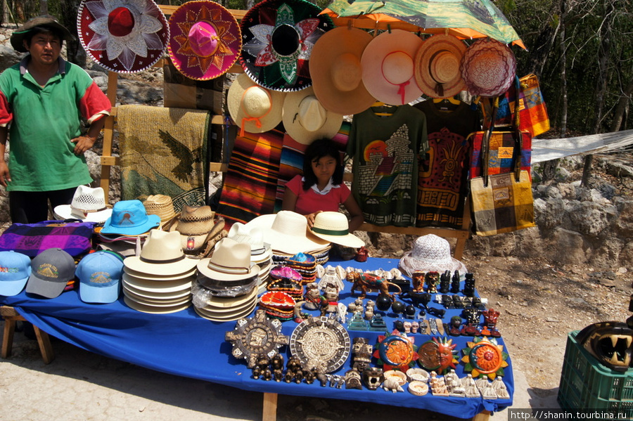 Сувениры в Чичен-Ице Чичен-Ица город майя, Мексика