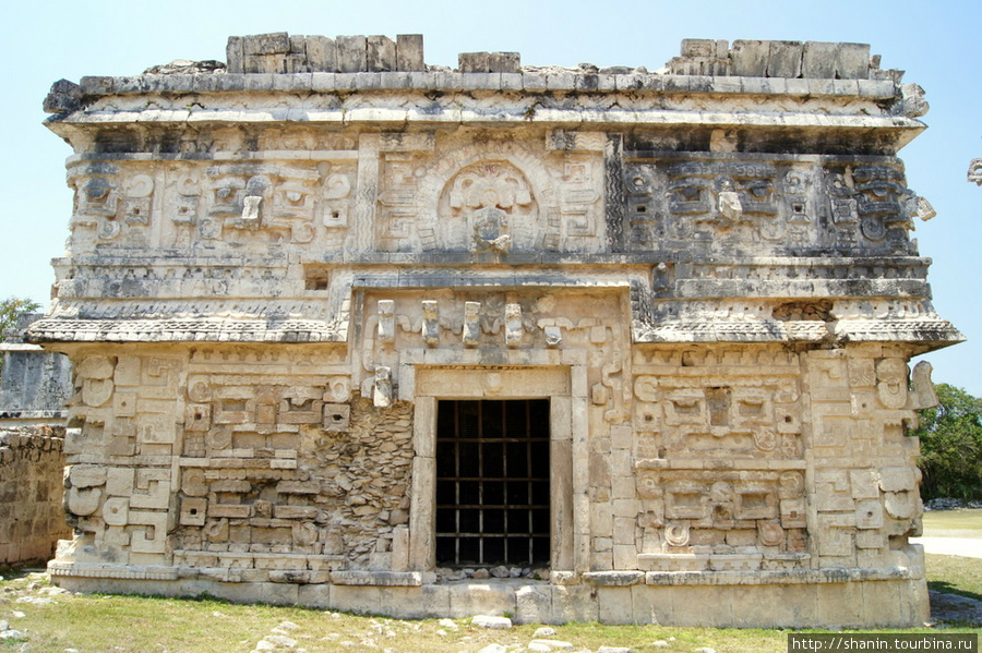 Руины в Чичен-Ице Чичен-Ица город майя, Мексика
