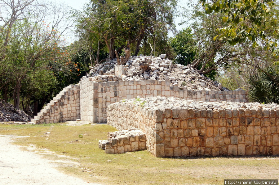 Пирамида черепов в Чичен-Ице Чичен-Ица город майя, Мексика