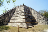 Пирамида черепов в Чичен-Ице