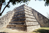 Пирамида черепов в Чичен-Ице