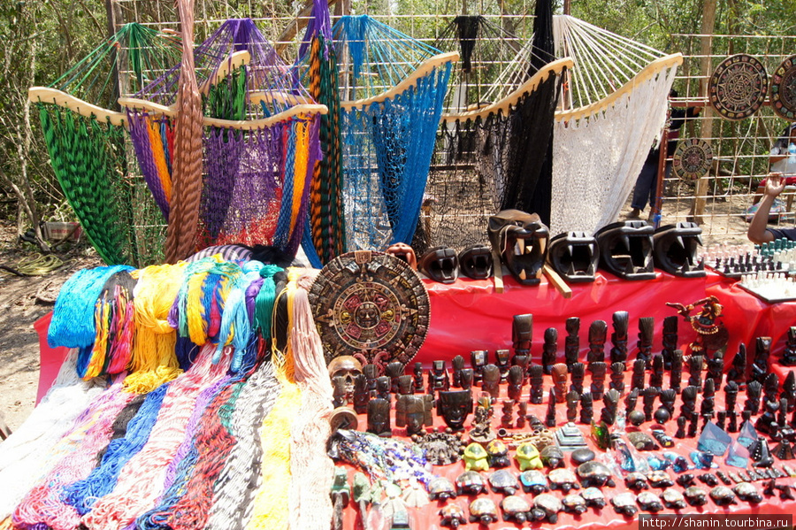 Сувениры для туристов в Чичен-Ице Чичен-Ица город майя, Мексика