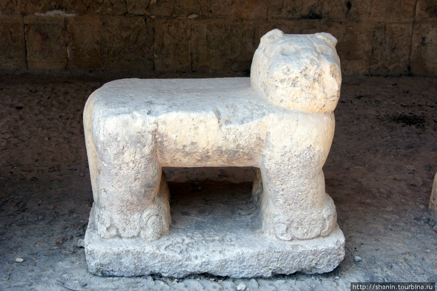 Каменный ягуар Чичен-Ица город майя, Мексика