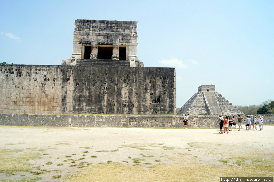 Храм ягуара в Чичен-Ице Чичен-Ица город майя, Мексика