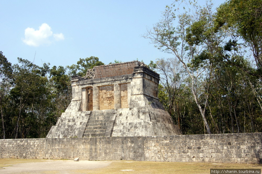 Храм Бородатого Старца в Чичен-Ице Чичен-Ица город майя, Мексика